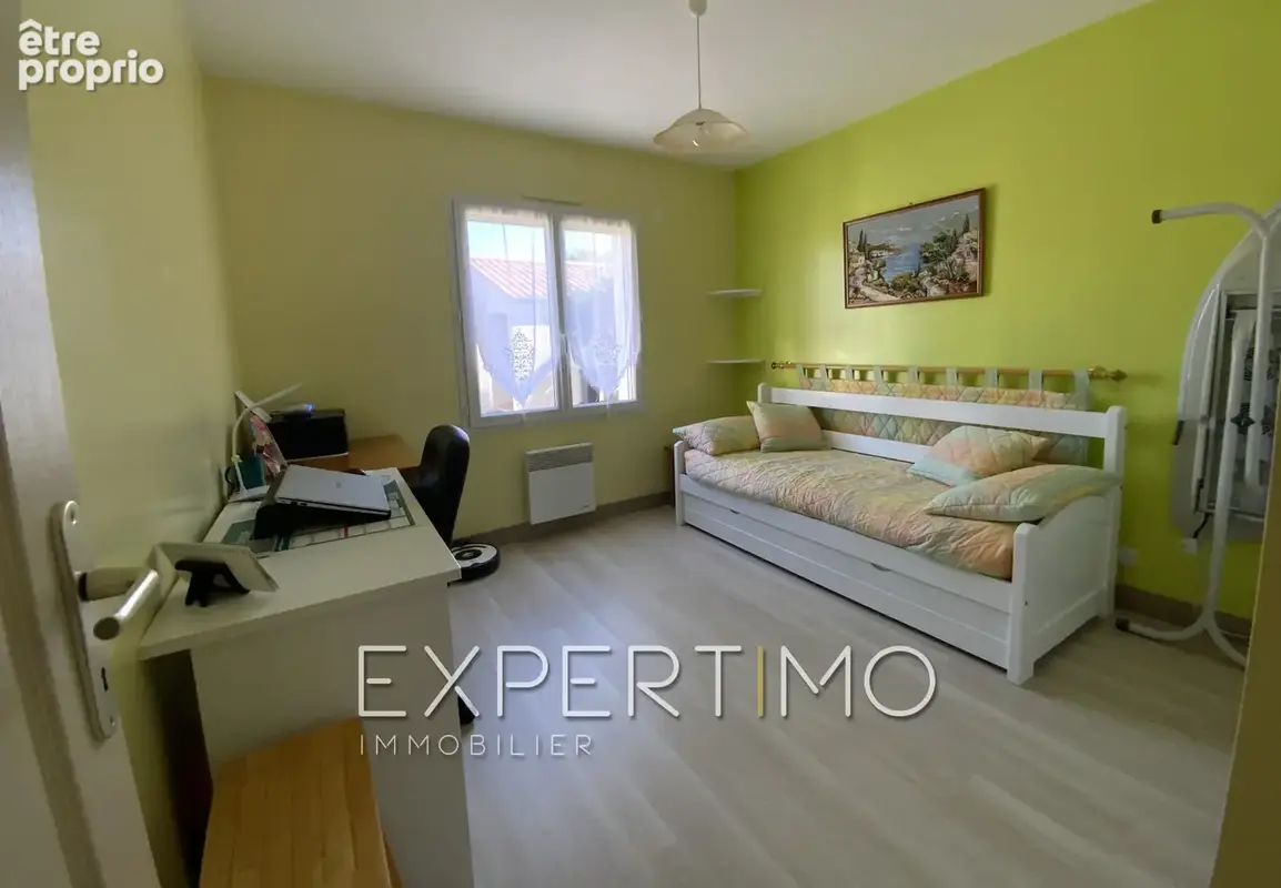 Maison indépendante de plain-pied, T5 de 98 m2, trois chambres, véranda, piscine. Proche commerces et plages - photo 14