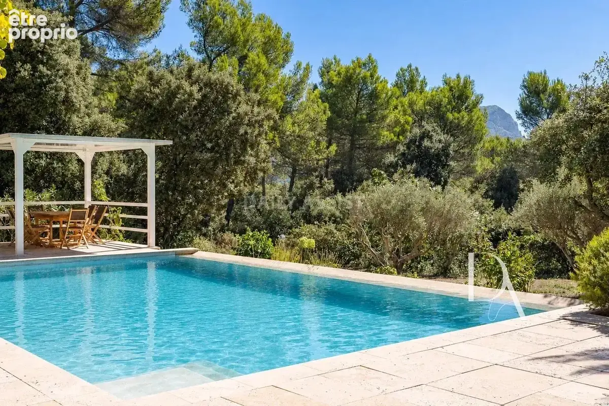 Photo Maison à Saint-Marc-Jaumegarde au prix de 2 184 000€