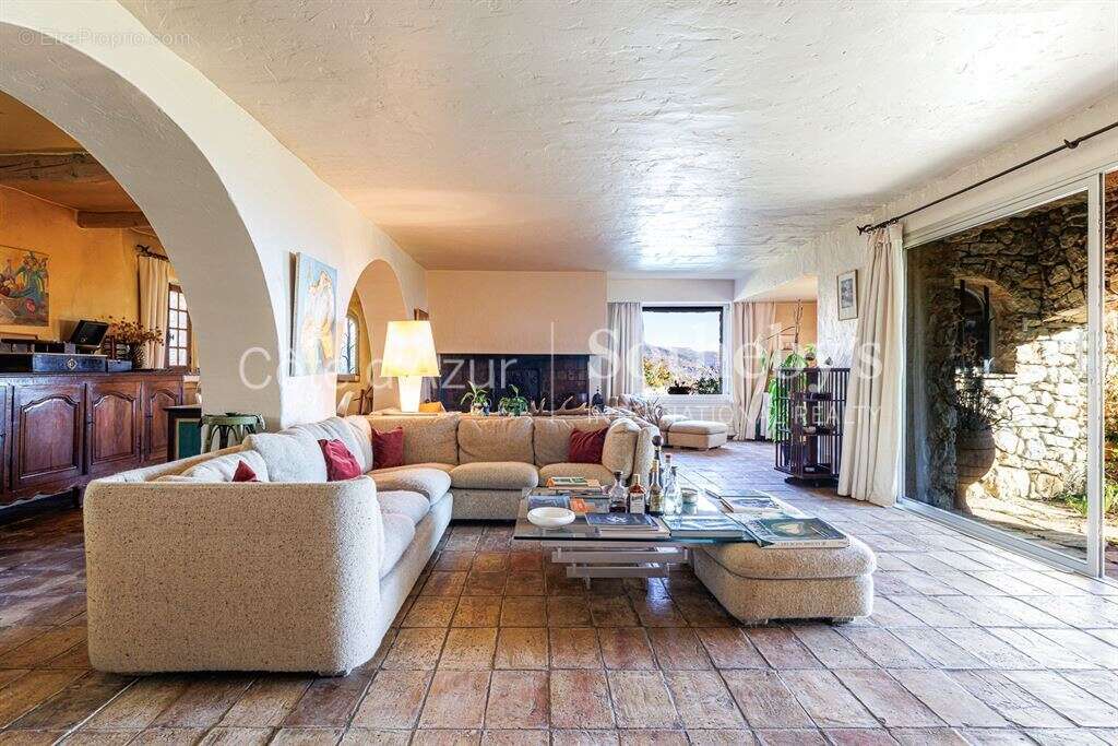 Maison à TOURRETTES-SUR-LOUP