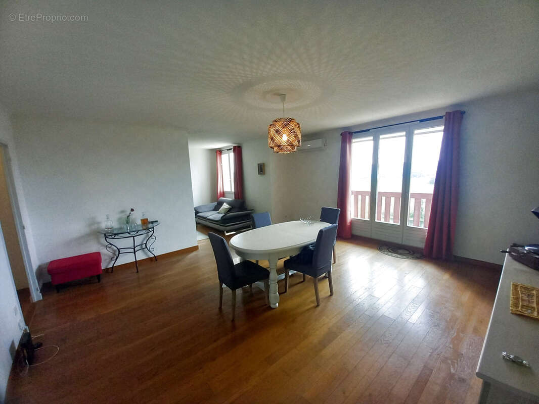 Appartement à FUMEL