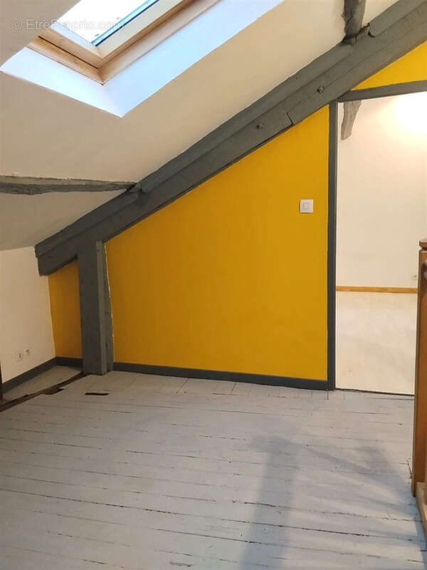 Appartement alliant charme, fonctionnalité et situation idéale, à proximité immédiate des commerces et des com - photo 7