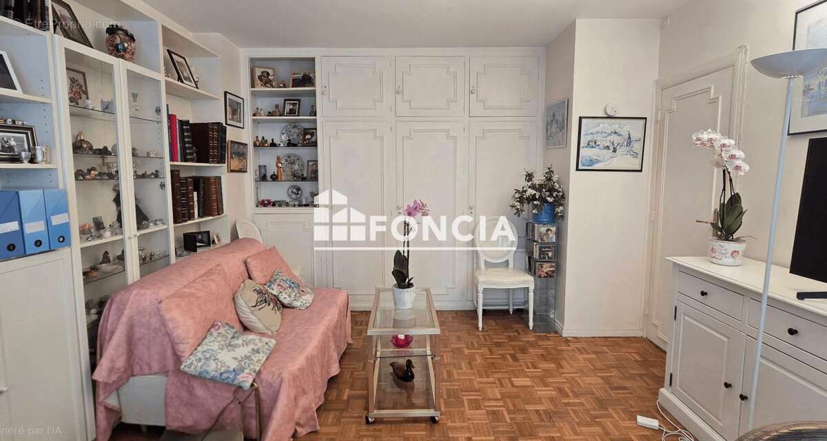 Appartement à PARIS-17E