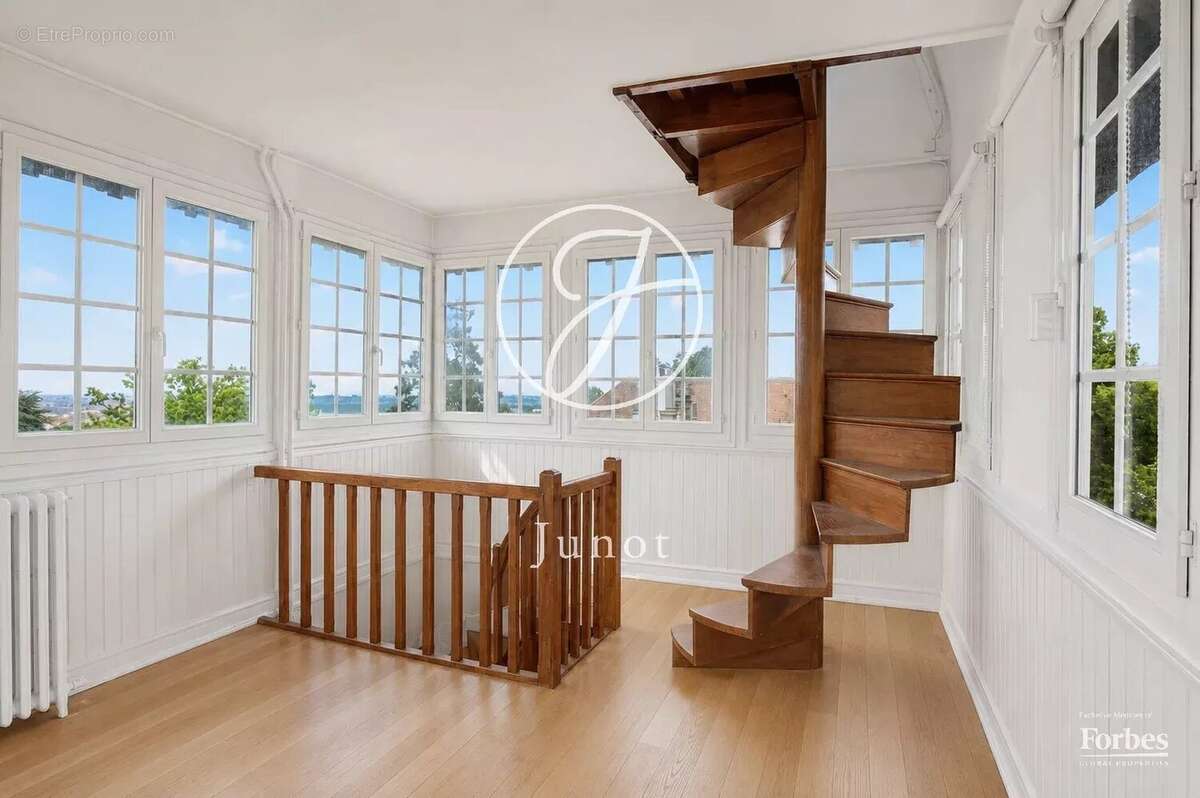 Appartement à GARCHES