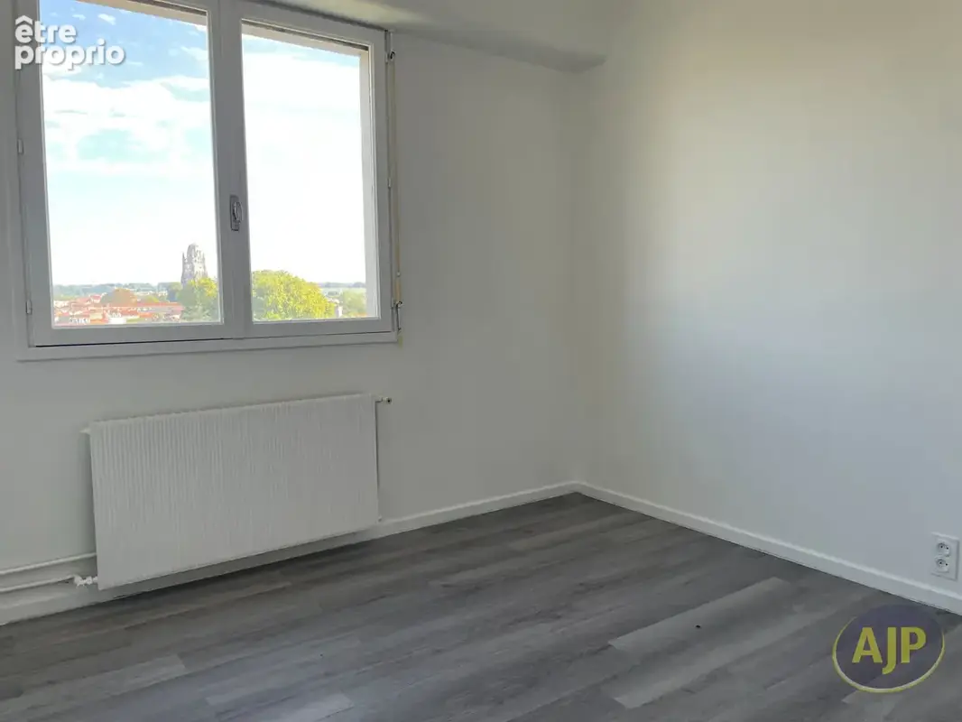 Appartement  4 pièce(s) SAINTES - photo 7