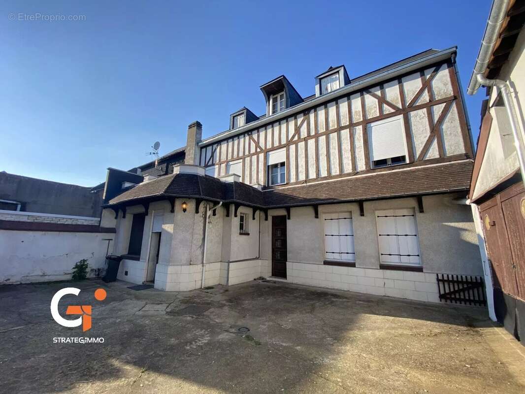 Maison à SAINT-ETIENNE-DU-ROUVRAY