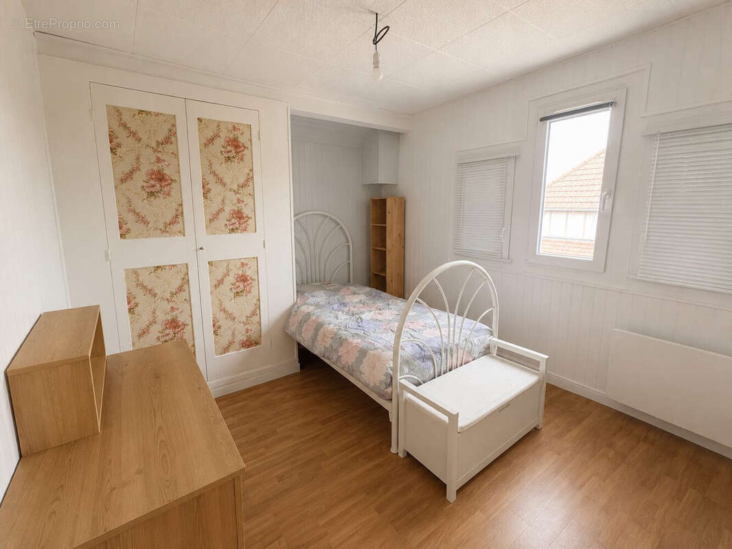 Maison 130 m² à Fontaine-Les-Gres  - photo 9