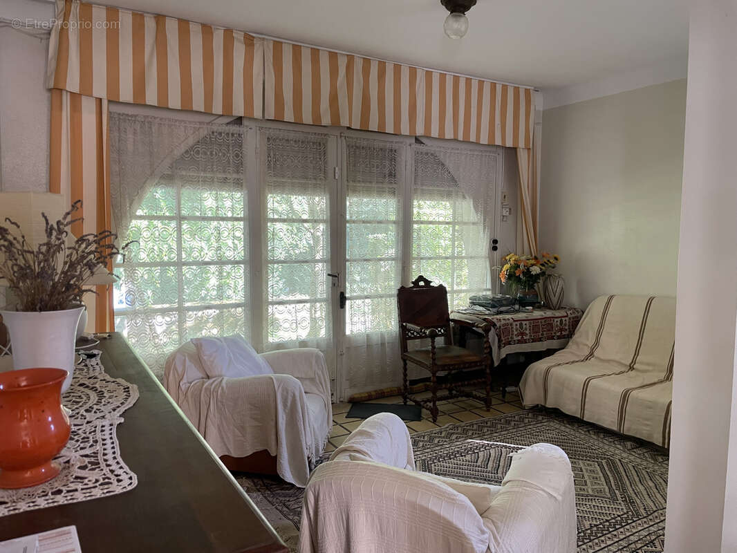 Maison à MOULIETS-ET-VILLEMARTIN