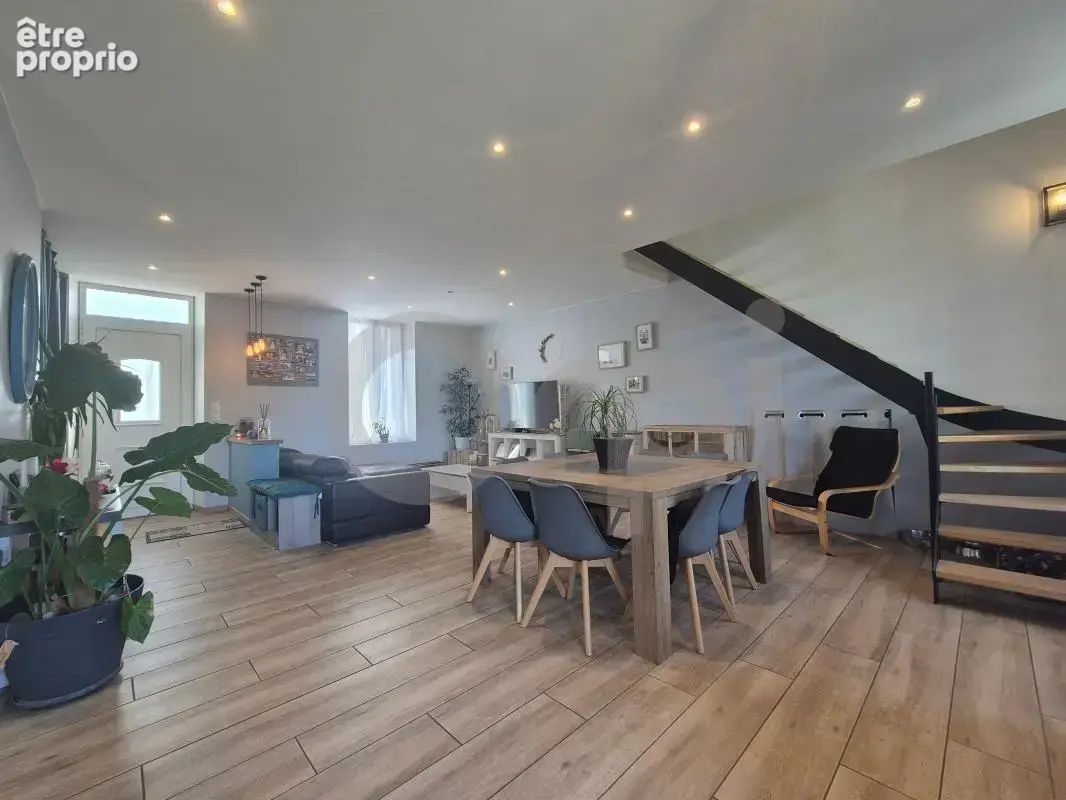 Montignac-Lascaux : maison rénovée avec grand sous-sol et terrasse - photo 4