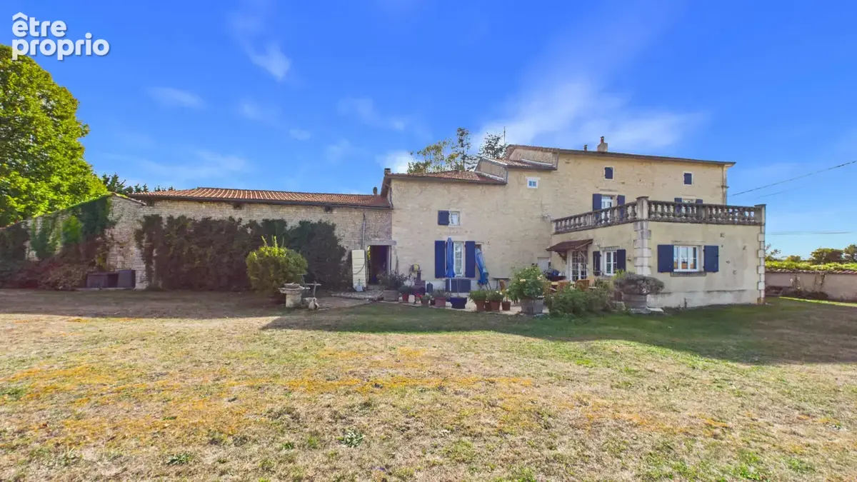 Élégant manoir charentais avec gîtes, piscine chauffée et vaste terrain - photo 25