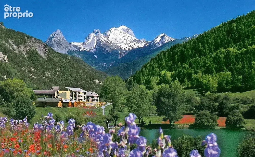 Photo Commerce à Le Lauzet-Ubaye au prix de 698 000€