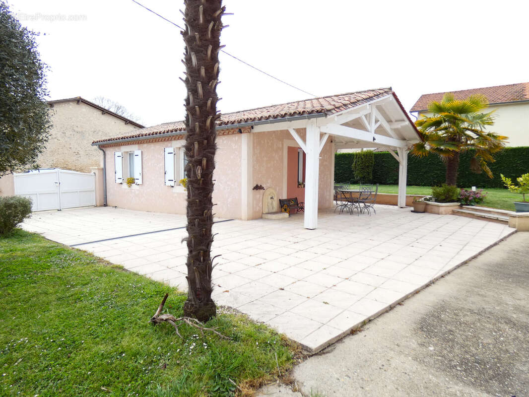 Maison à SAINT-LEON-SUR-L'ISLE