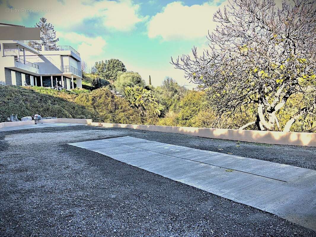 Maison à SAINT-LAURENT-DU-VAR