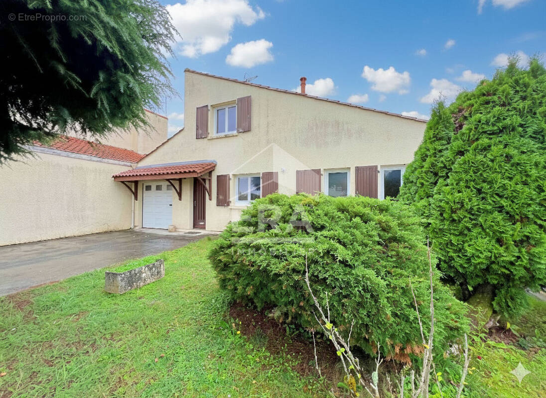 Maison à L&#039;ISLE-D&#039;ESPAGNAC