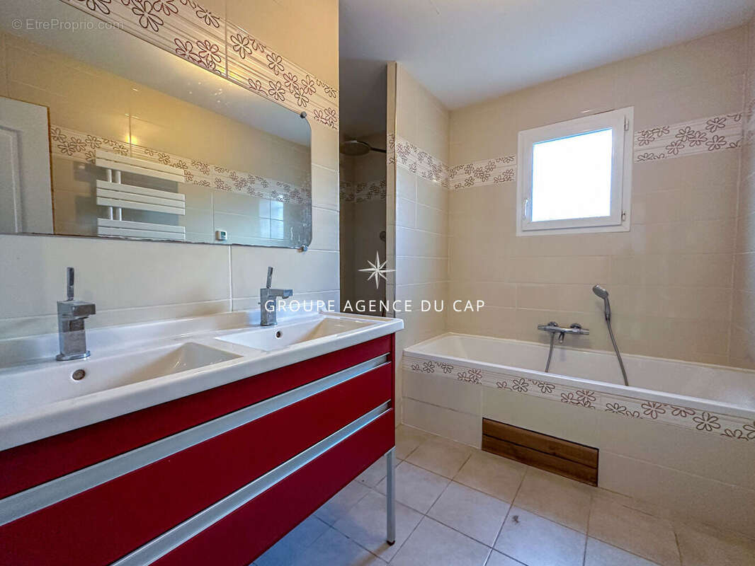 Maison à ROQUEBRUNE-SUR-ARGENS