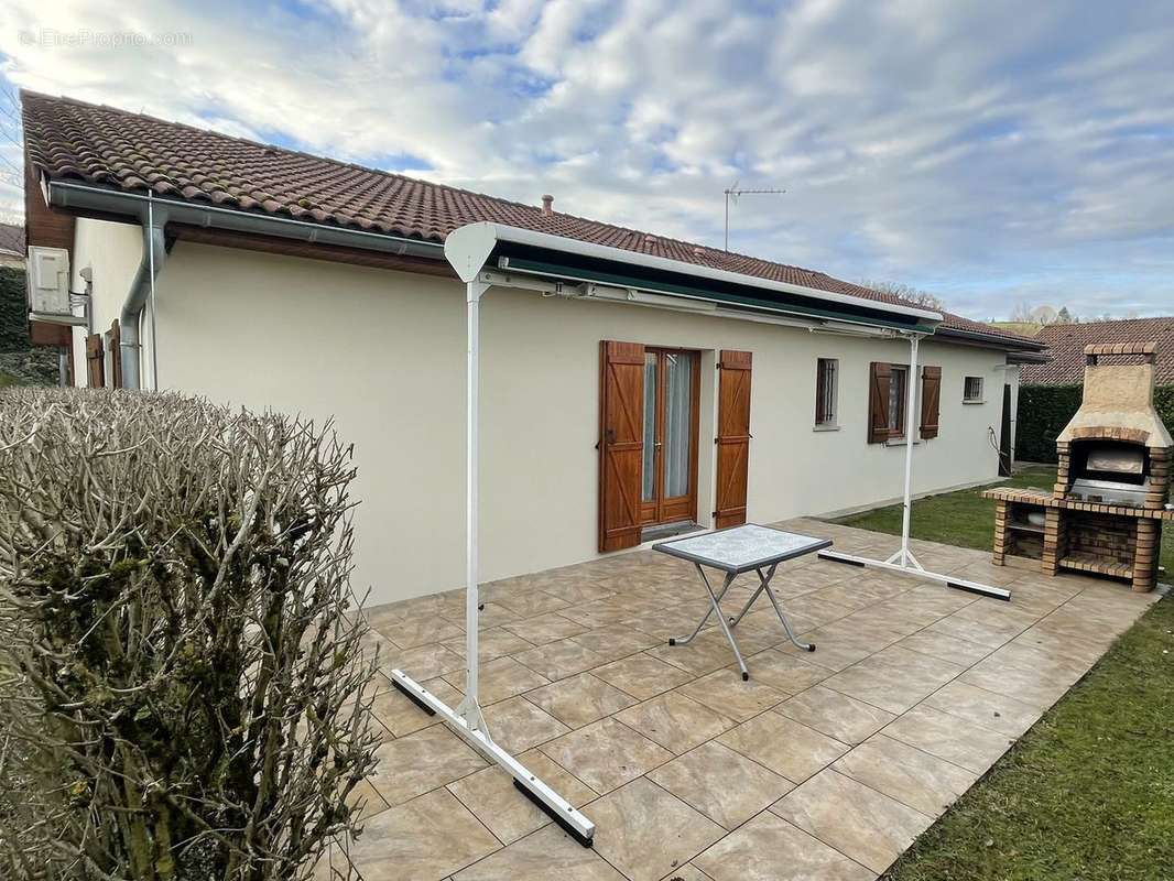 Maison à NIVOLAS-VERMELLE