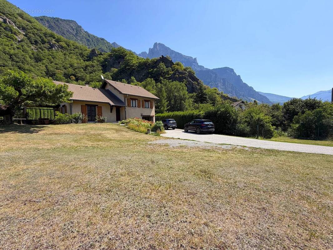 Maison avec grand terrain - photo 1