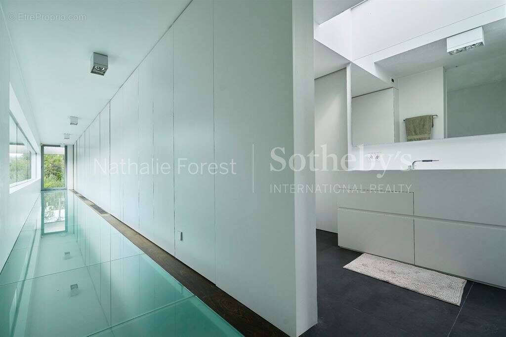 Exclusivité . Bondues  , Rare maison contemporaine sur 3800 m2 , 5 chambres,piscine extérieure. - photo 16