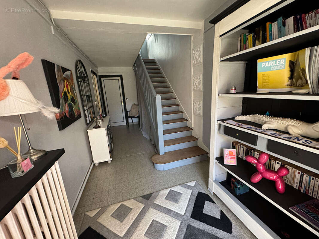 Charmante  maison ancienne ,bel environnement et petite dépendance 5' MONTFORT L AMAURY  5 pièces 130 m2 - photo 4