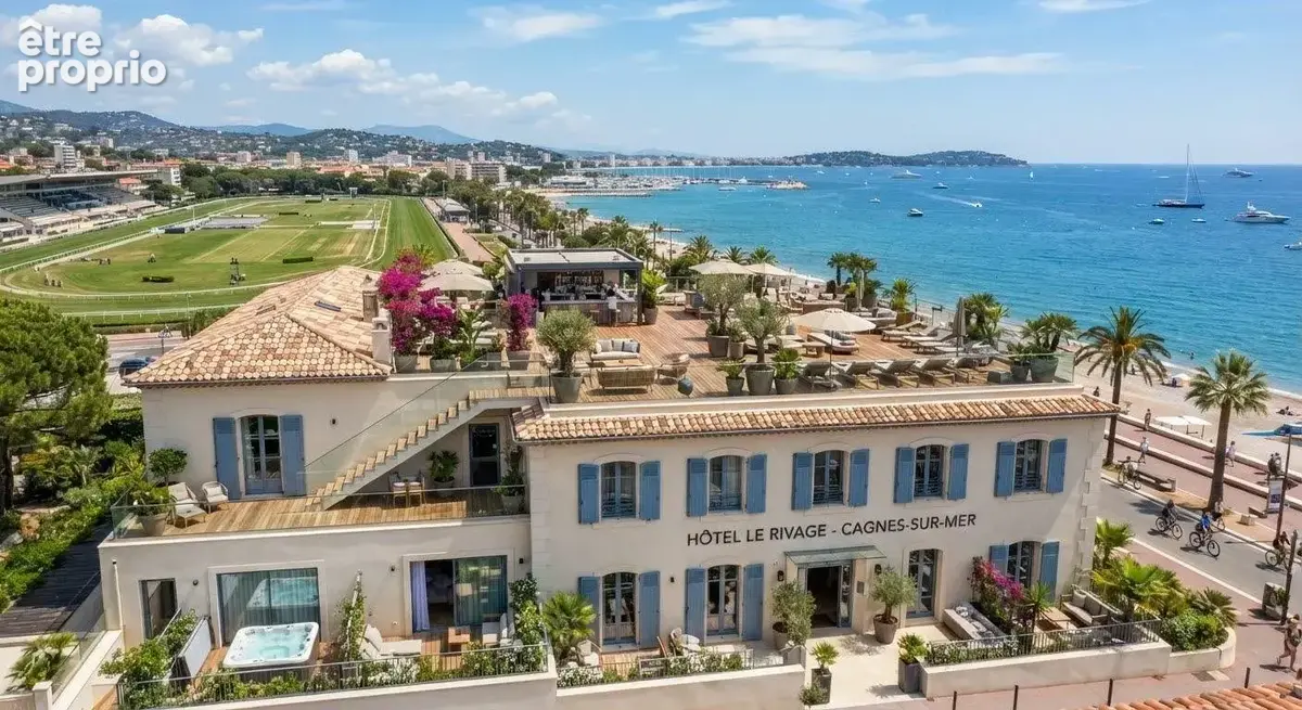 Photo Maison à Saint-Laurent-Du-Var au prix de 1 600 000€