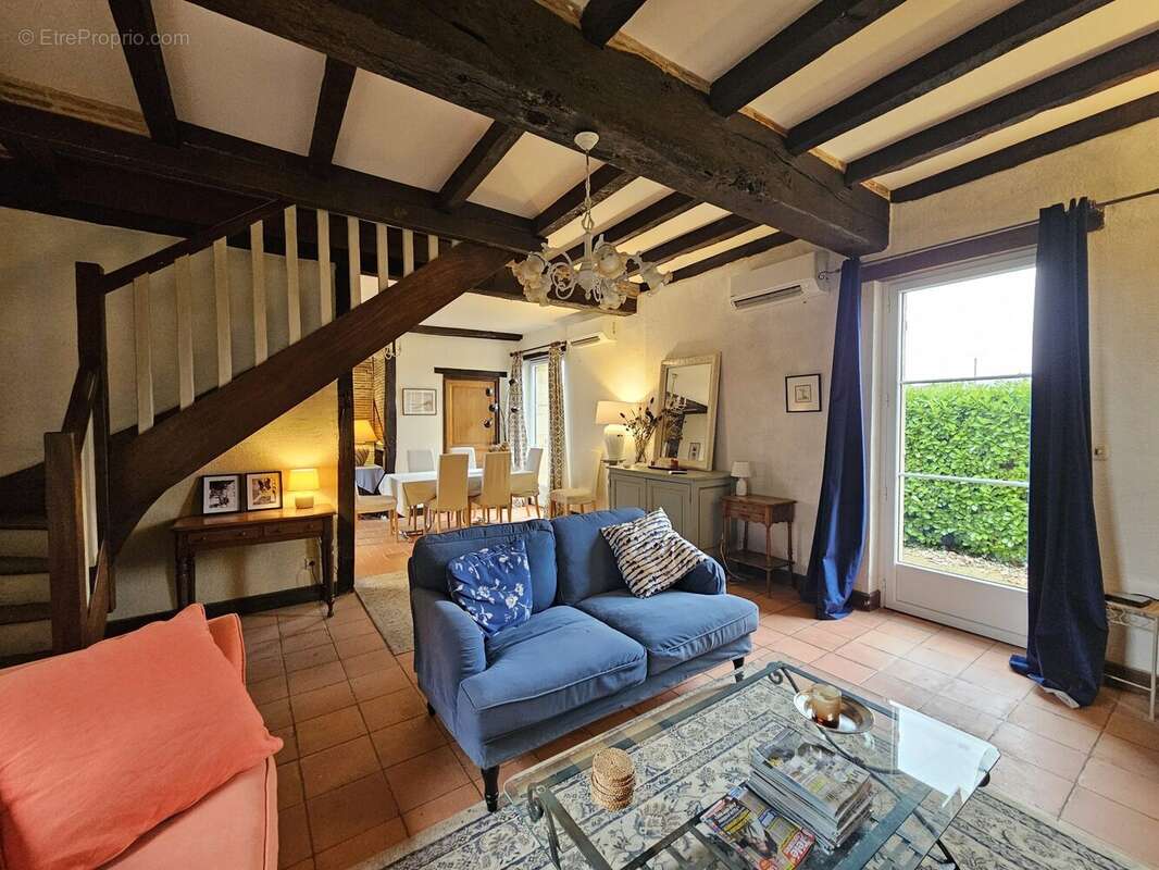 Maison à COURS-DE-PILE