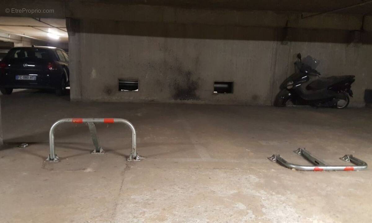 Parking à COURBEVOIE