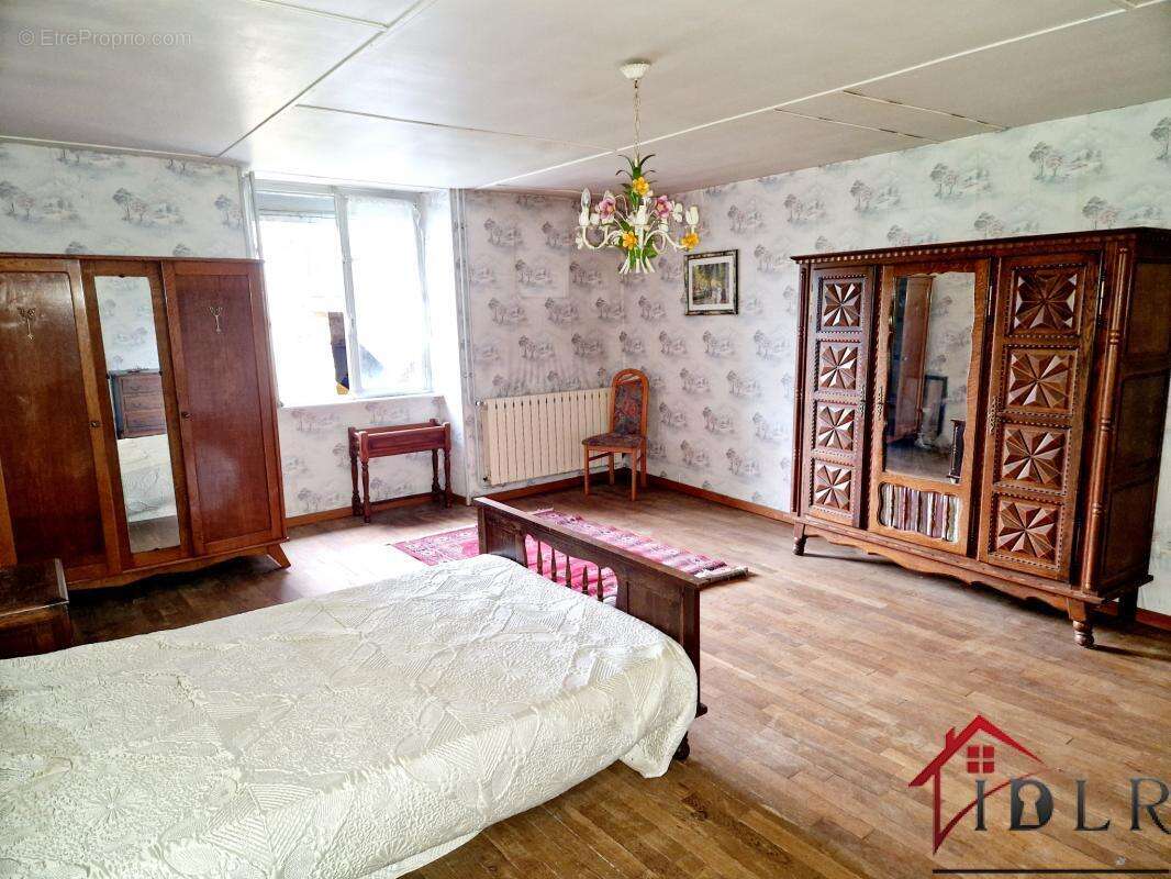 Maison à MONTIGNY-LES-CHERLIEU