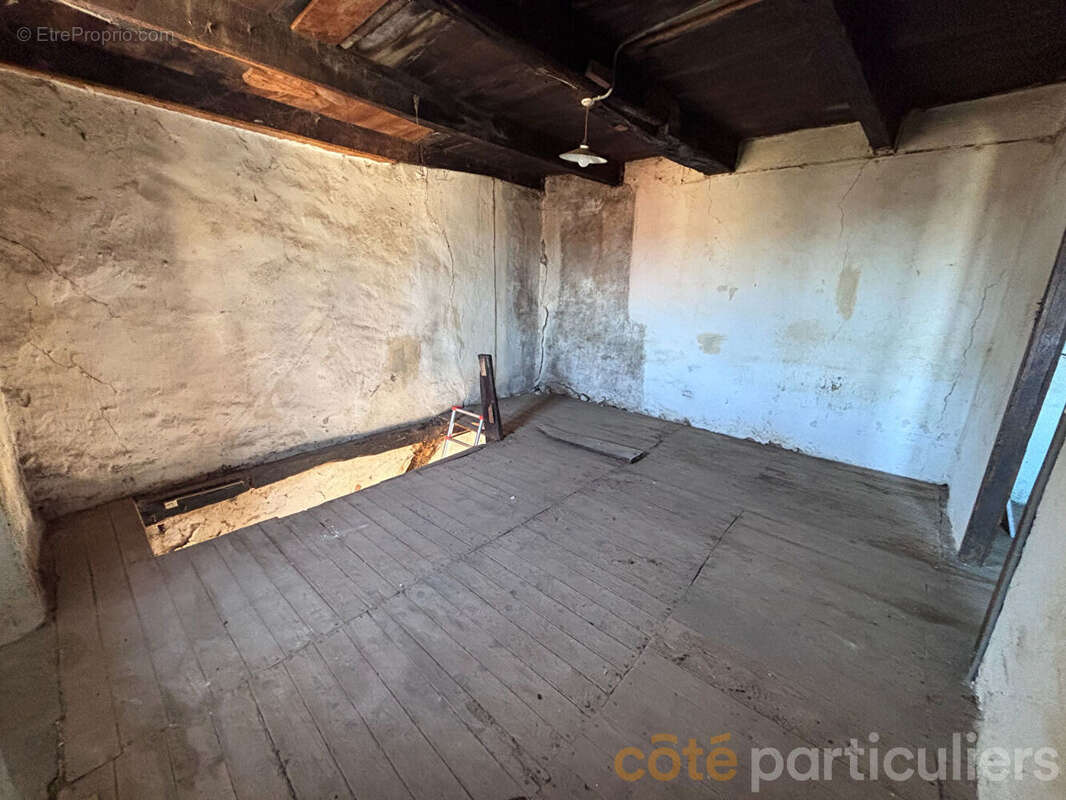 Maison avec dépendances à rénover - photo 13