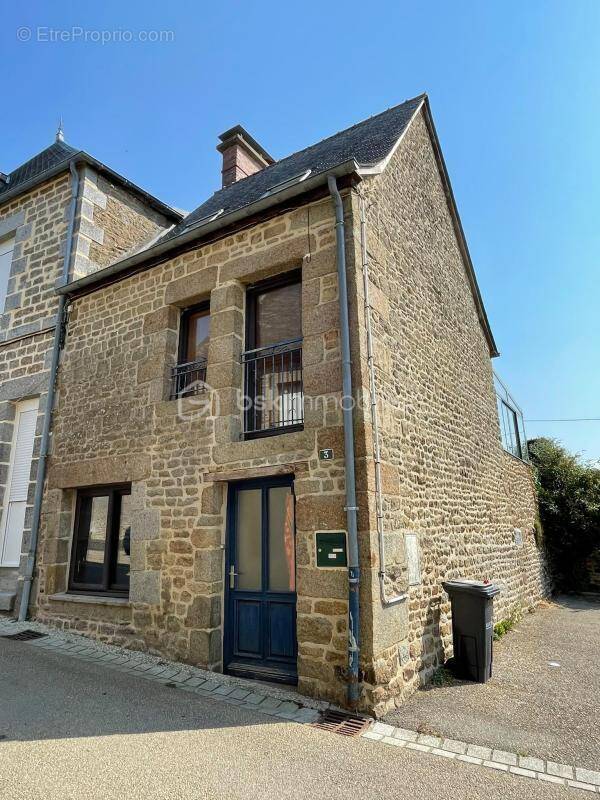 Maison à MONTOURS