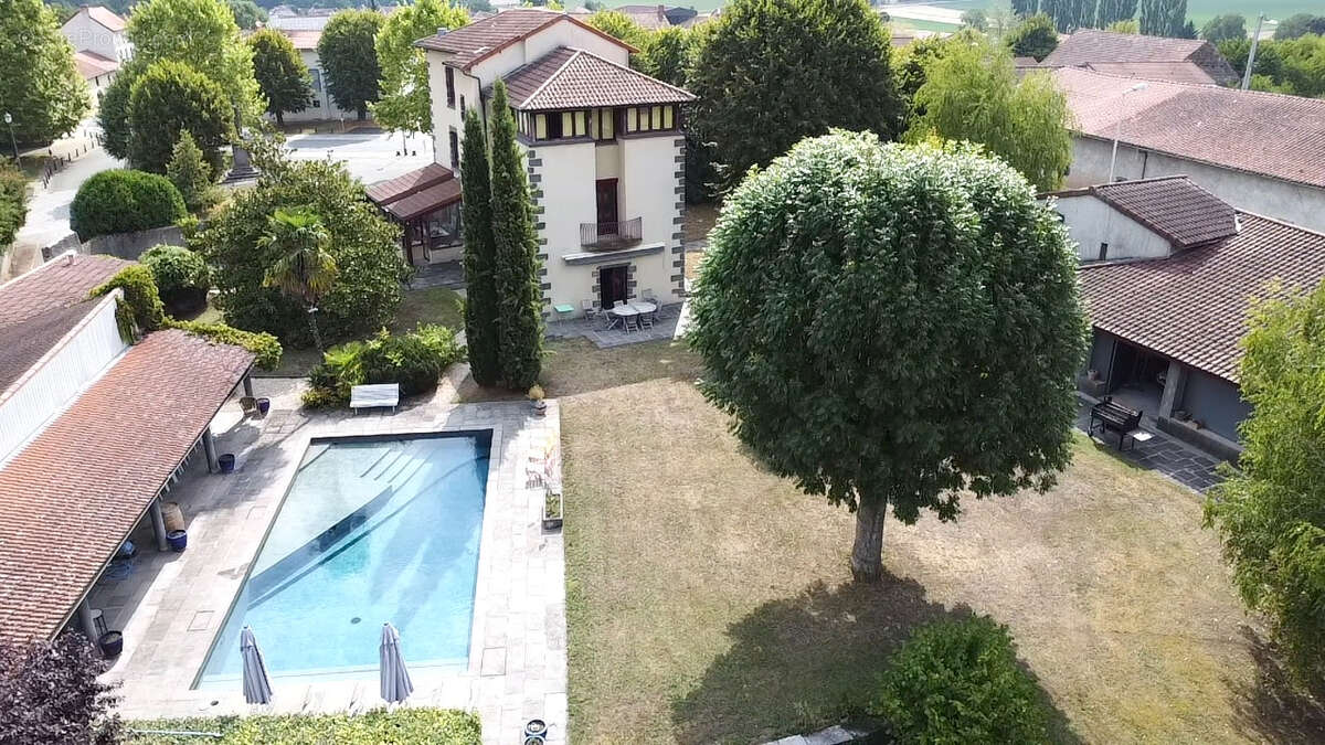 Maison à VARENNES-SUR-MORGE