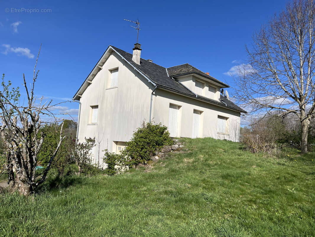 Maison à ANGLARDS-DE-SALERS