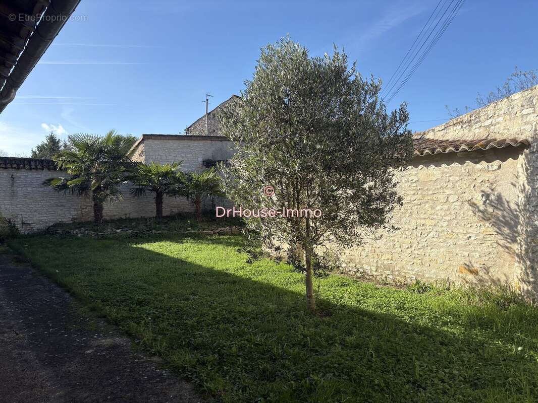 Maison à LE ROCHEREAU