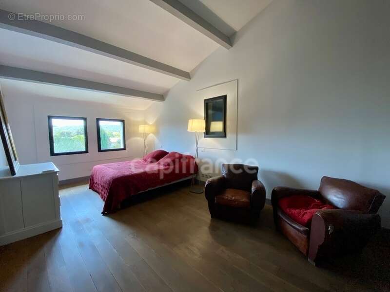 À SAINT MAXIMIN (30) Splendide propriété de 280 m², à 5 min d’Uzès proche de toutes commodités, sur un terrain clos et arboré d’ - photo 27
