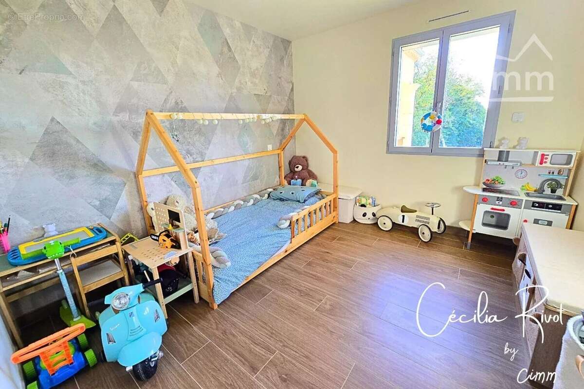 Maison à LA CHAPELLE-AUBAREIL