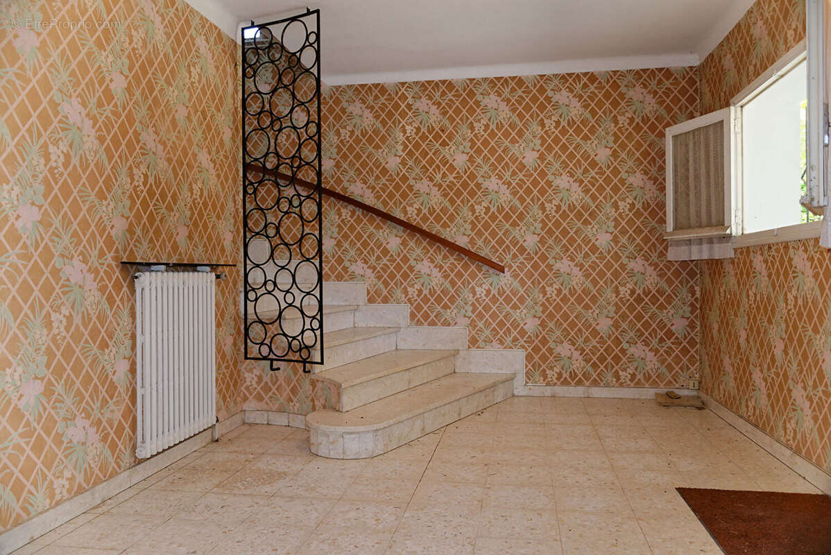 Commerce à CASTELMAUROU