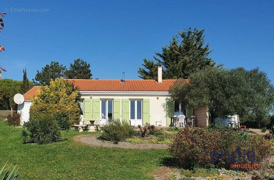 Maison à CHENAC-SAINT-SEURIN-D'UZET