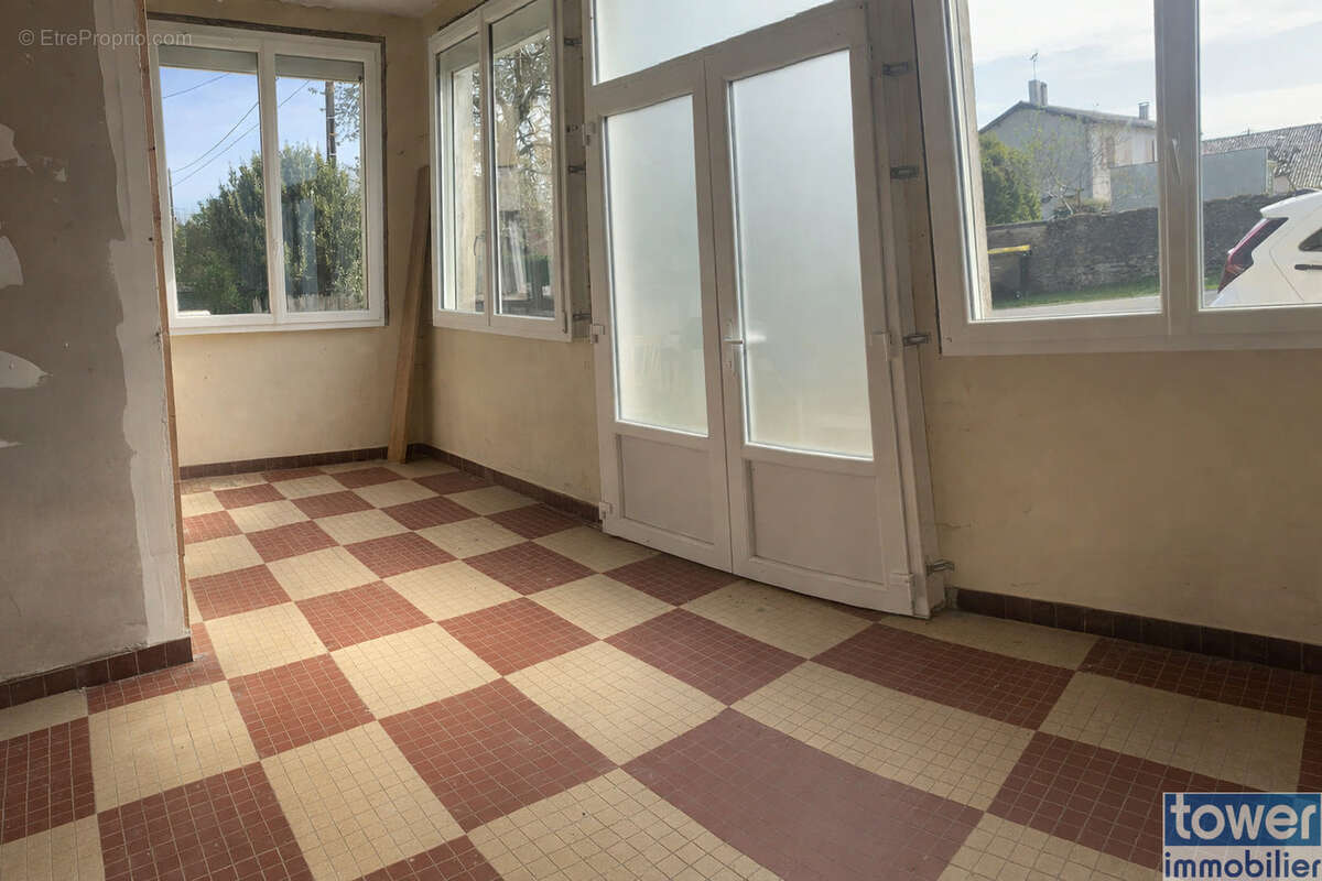 Maison à BAZAUGES