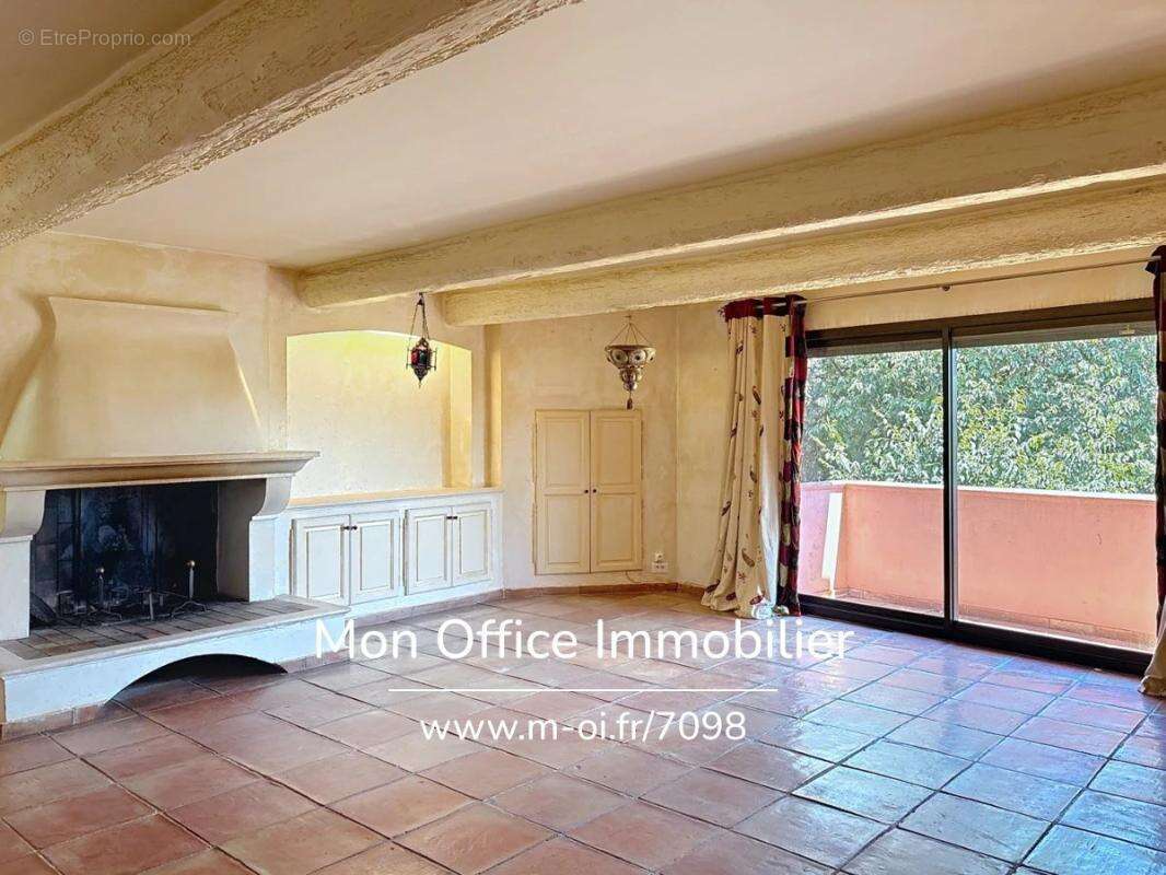 Référence : 7098-les. - maison de maître t7 à rénover au coeur du village de cogolin - photo 2