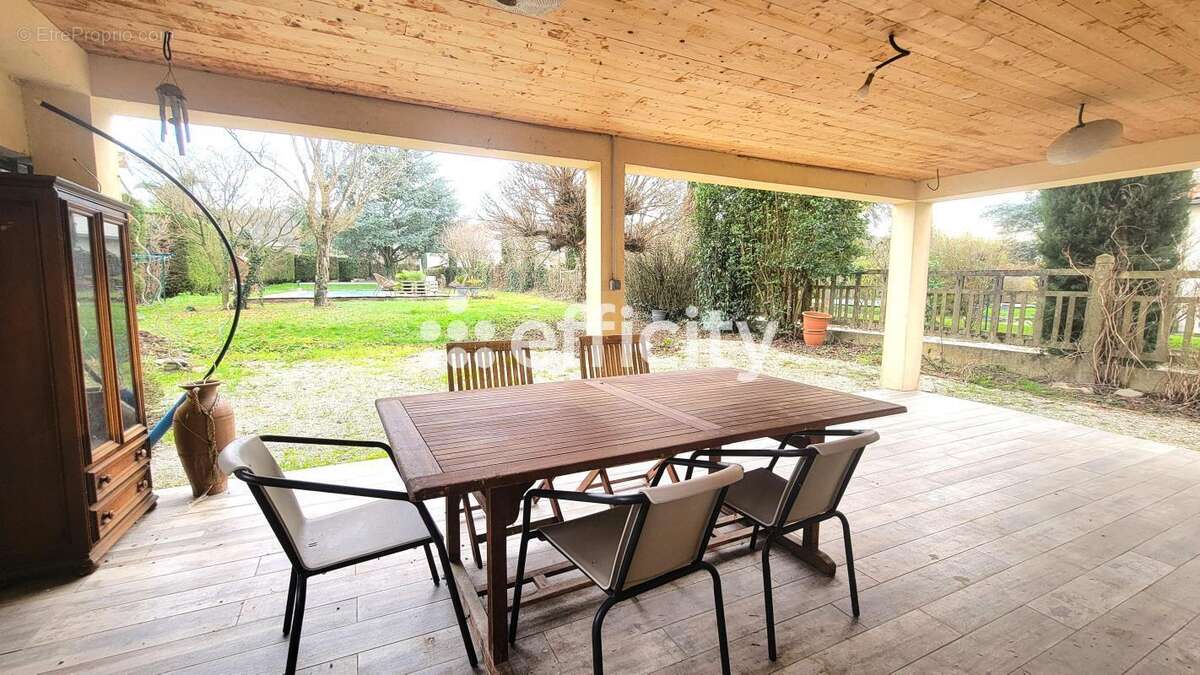 Maison à FLEURIEU-SUR-SAONE