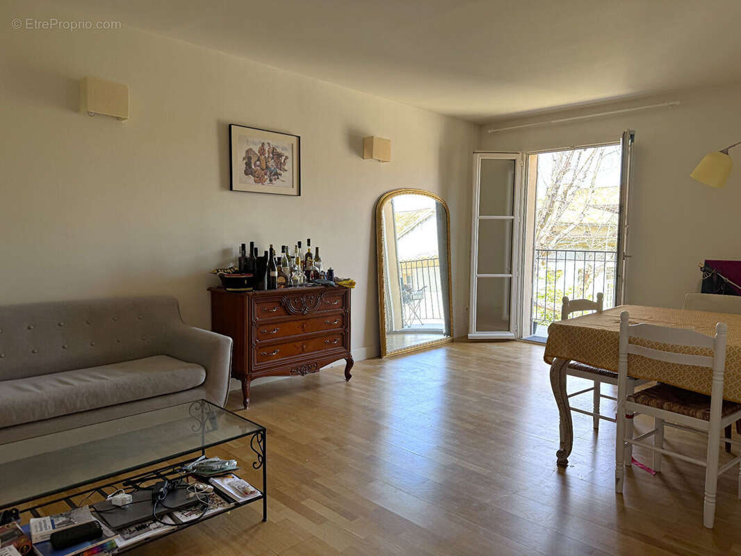 Appartement à VILLENEUVE-LES-AVIGNON