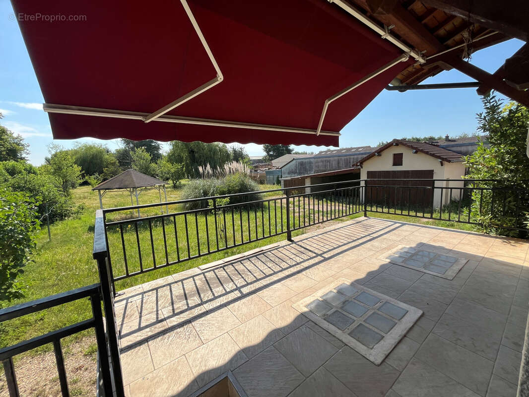 SIMANDRE Proche commerces: villa et dépendances - photo 9