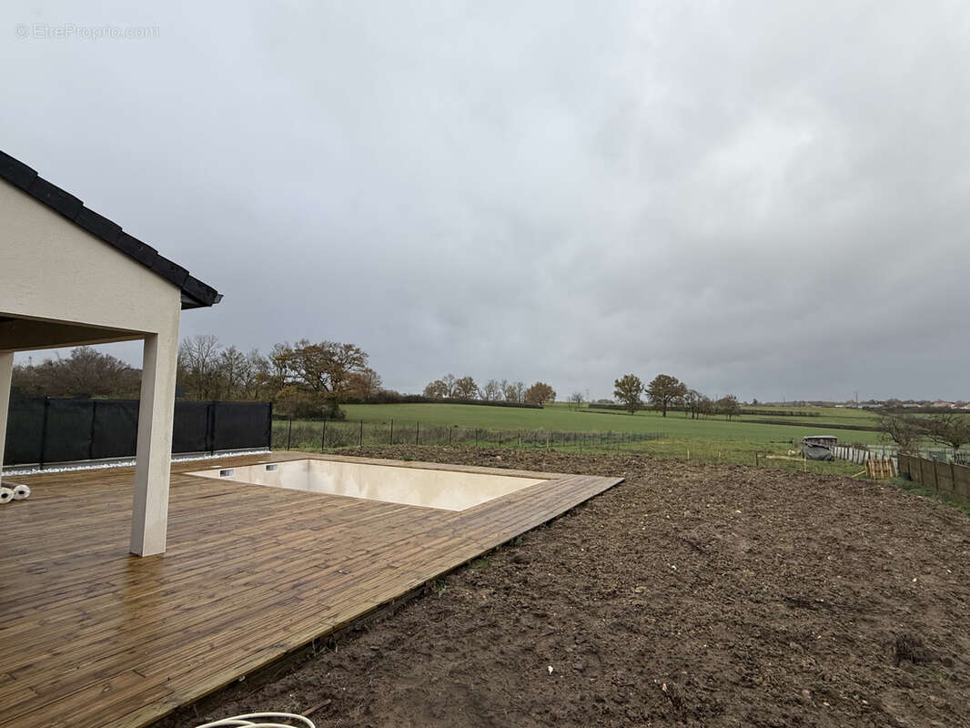 Maison à ESPINASSE-VOZELLE