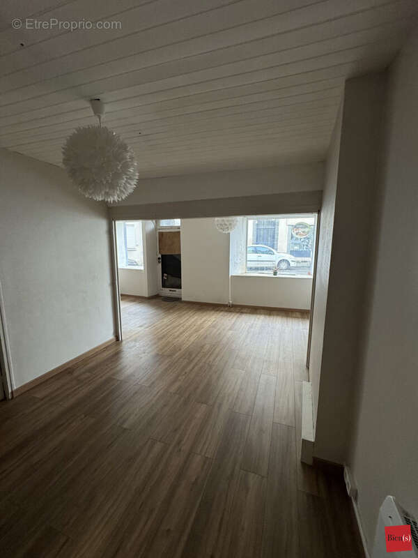 Appartement à COSSE-LE-VIVIEN