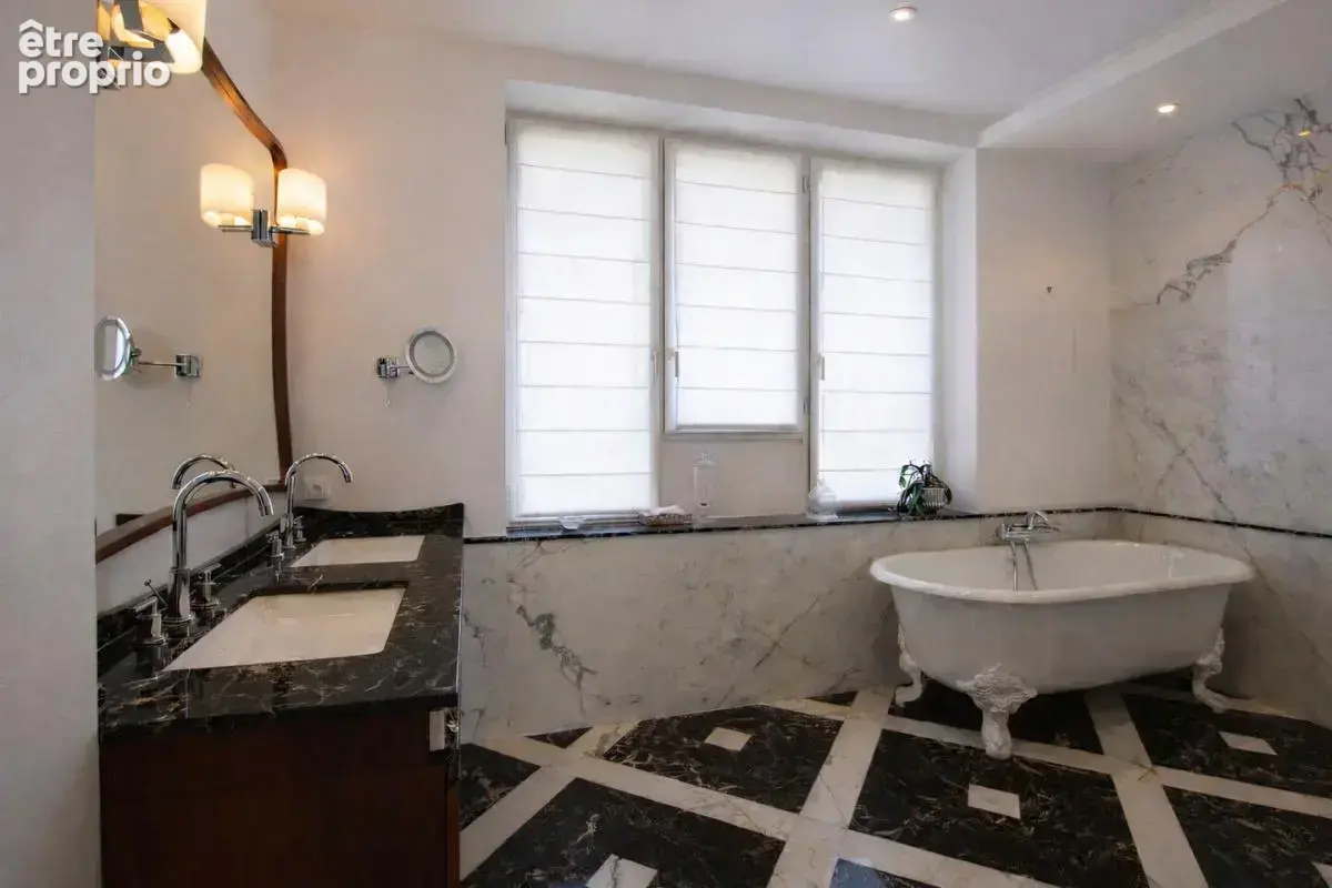 Vence, à 2 minutes à pied du centre, somptueuse villa de 321 m² - photo 12
