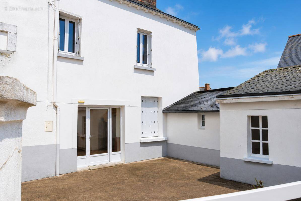 Maison à GRAND-AUVERNE