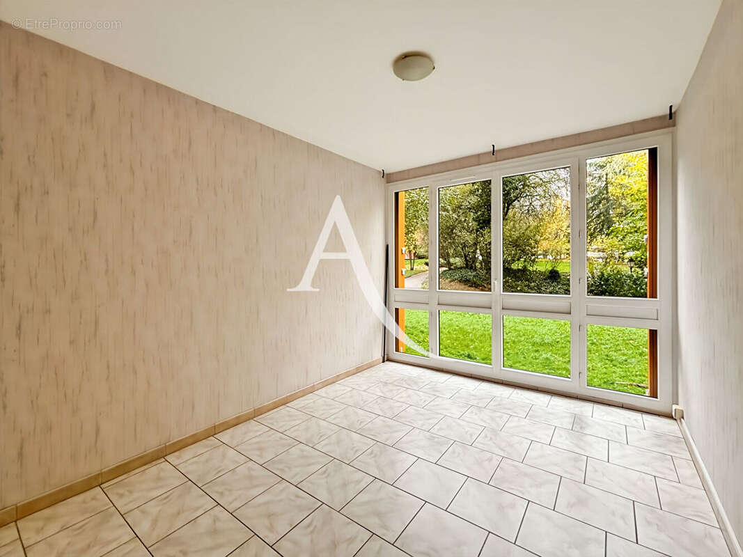 Appartement à FONTENAY-LE-FLEURY