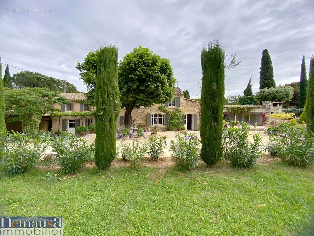 Maison à SAINT-LAURENT-DES-ARBRES