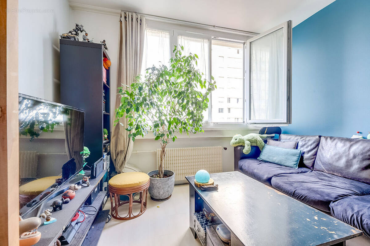 Appartement à PARIS-14E