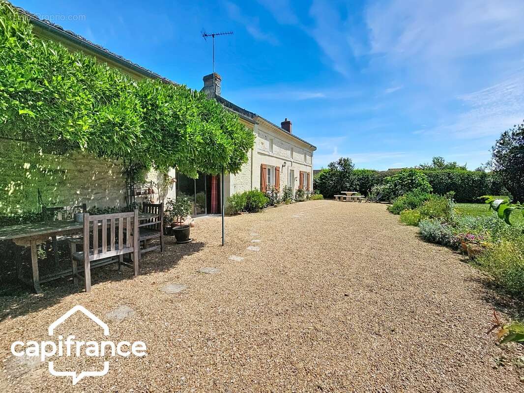 Maison en pierre de caractère 195 m² – 3 chambres – mezzanine – terrain 1 606 m² – Saint-Martin-de-Sanzay proche Saumur, Montreu - photo 15