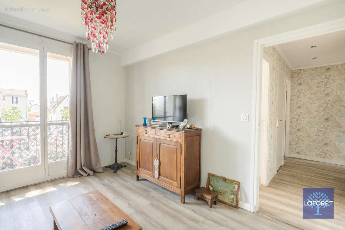 Appartement à LES PAVILLONS-SOUS-BOIS