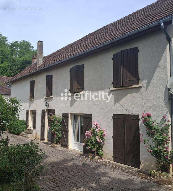 Maison 215 m² à Fontenois-Les-Montbozon  - photo 5